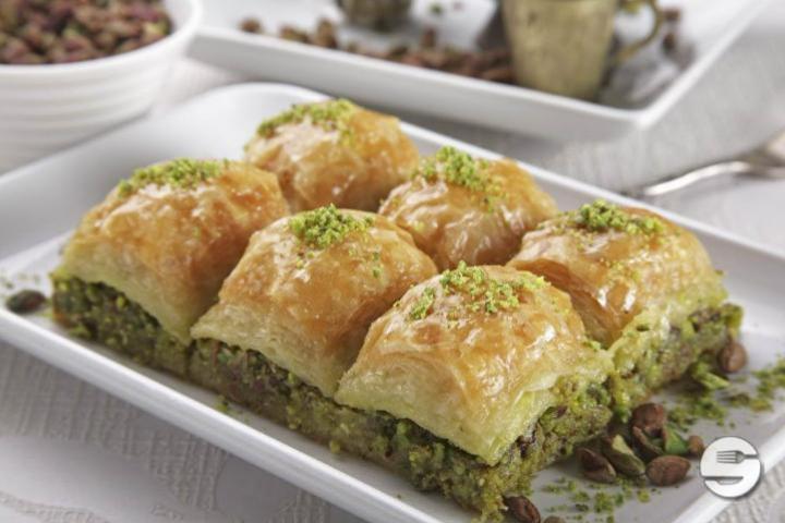 D02 Baklava 4 pcs. - Kulinar Pizza Kebab seit 1999