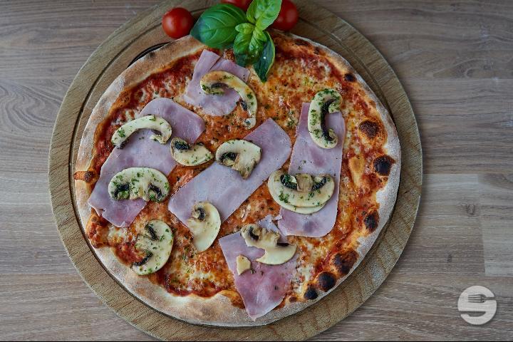 Pizza Prosciutto e Funghi - Kalimera Bistro Cafe