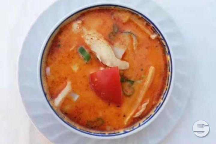 106. Soupe Tom Yum au Poulet - Chef Lin