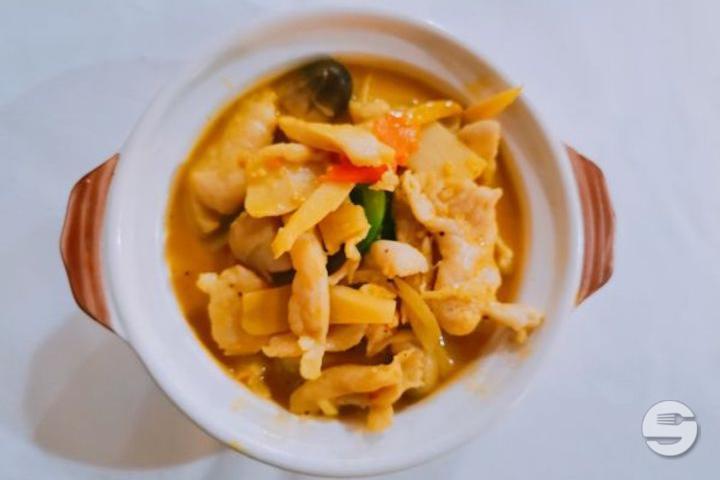 131. Chicken with Red Curry - Chef Lin