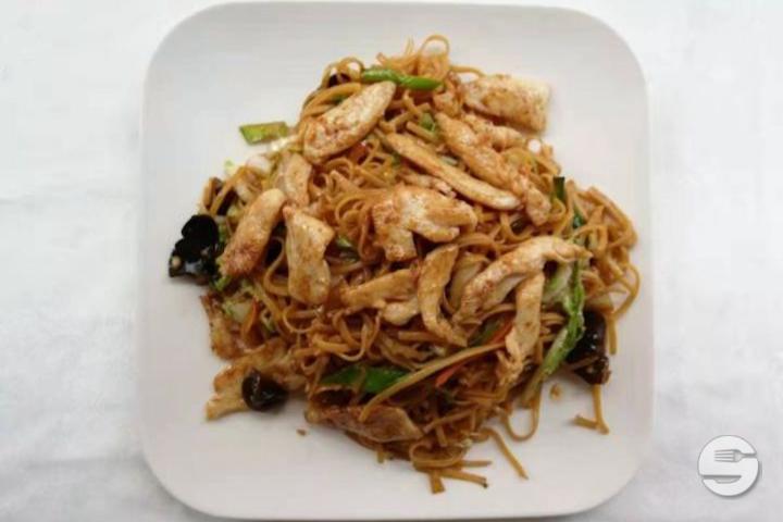 151. Nouilles Sautées au Poulet - Chef Lin