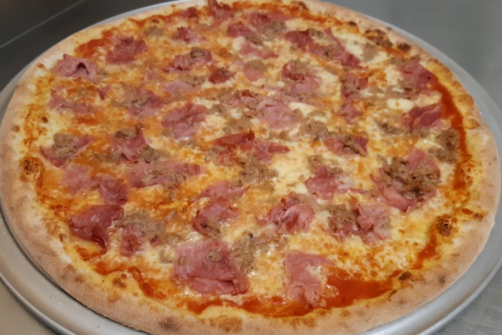 Prosciutto e Tonno Famiglia - Mc. Joe City Pizza