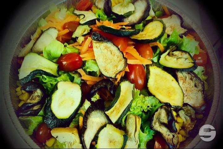 Vegetarian Salad - Pizzeria Tomate
