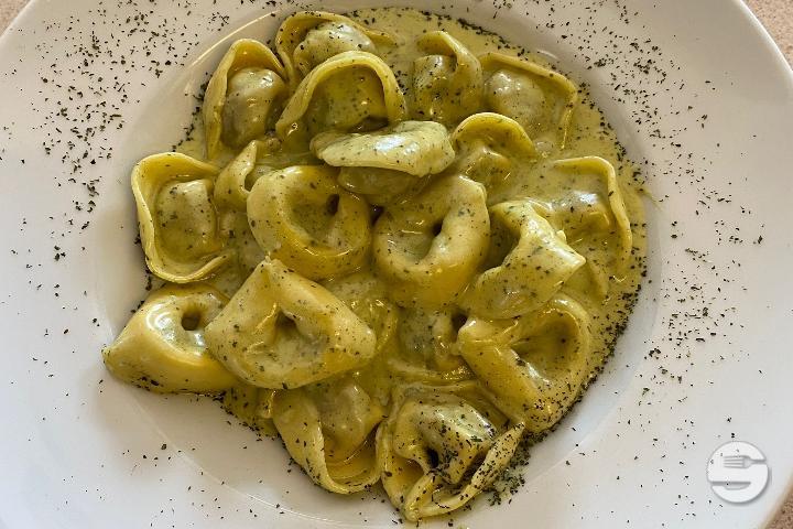 Tortelloni Di Spinaci Al Pesto - Schmiede Restaurant Oberi
