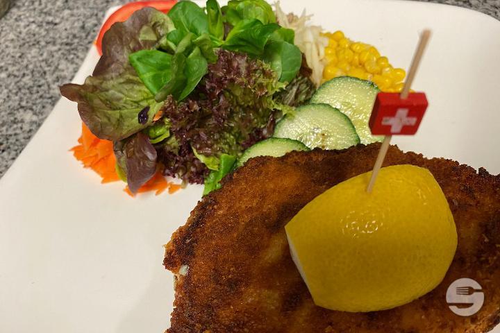 Kalbschnitzel vom Grill - Schmiede Restaurant Oberi