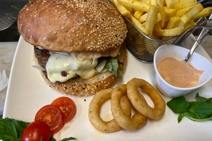 Cheeseburger Menü - Schmiede Restaurant Oberi