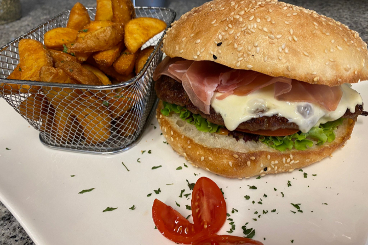 Chefs Burger Menü - Schmiede Restaurant Oberi