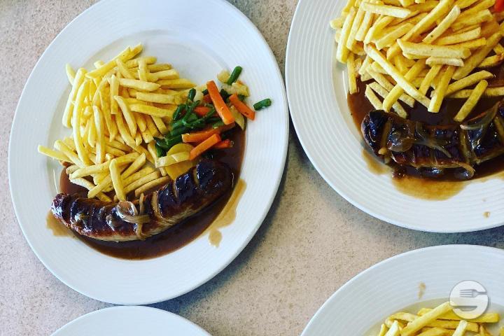 Doppel Bratwurst - Schmiede Restaurant Oberi