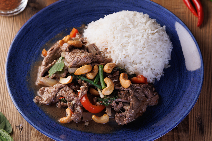 135. Émincé de Bœuf Sauté aux Noix de Cajou - Manira Wokshop