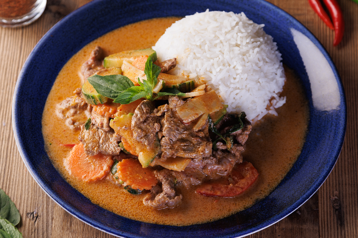 142. Émincé de Bœuf au Curry Rouge - Manira Wokshop