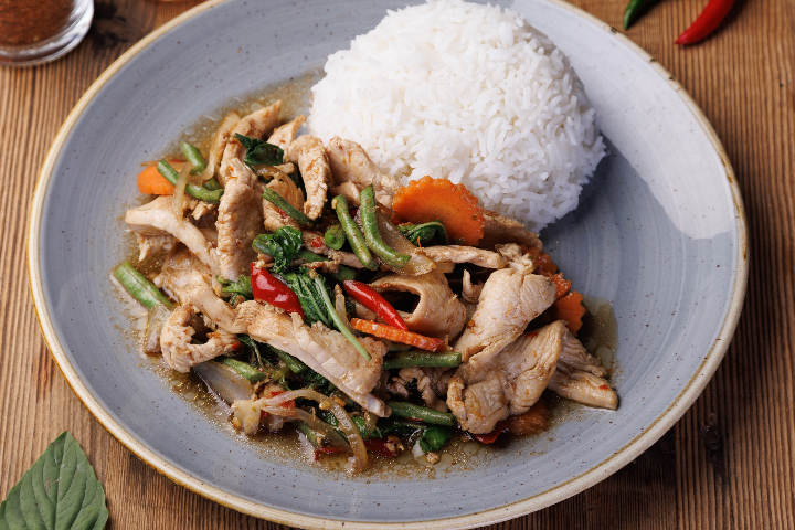 113. Émincé de Poulet Sauté au Basilic Thaï - Manira Wokshop