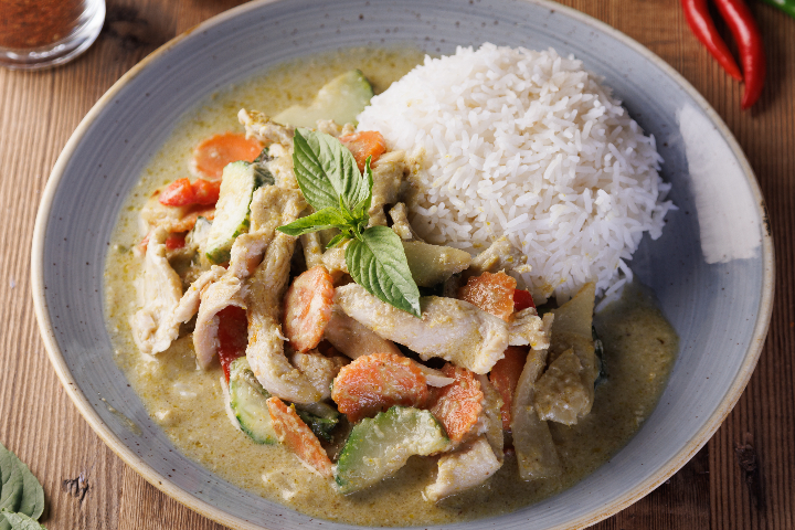115. Émincé de Poulet au Curry Vert - Manira Wokshop