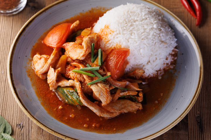 120. Émincé de Poulet à la Sauce Aigre-Douce - Manira Wokshop