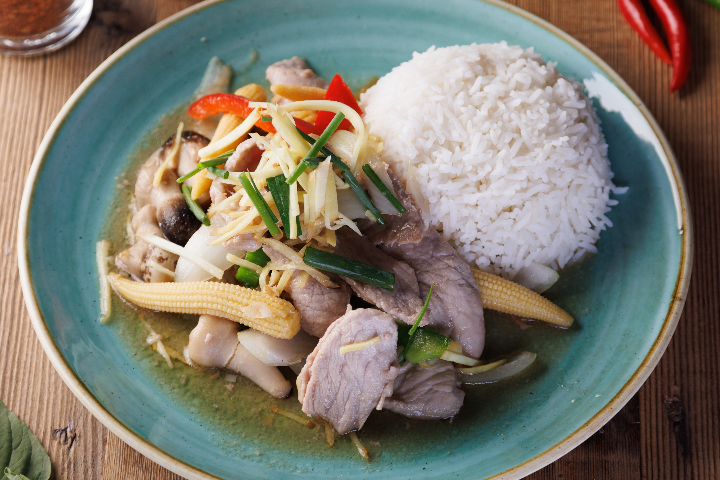 101. Émincé de Porc Sauté au Gingembre - Manira Wokshop