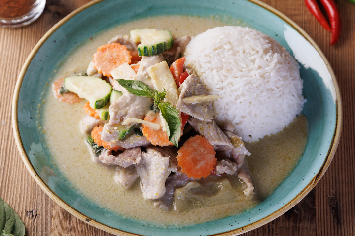 103. Émincé de Porc au Curry Vert - Manira Wokshop