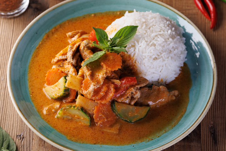 104. Émincé de Porc au Curry Rouge - Manira Wokshop
