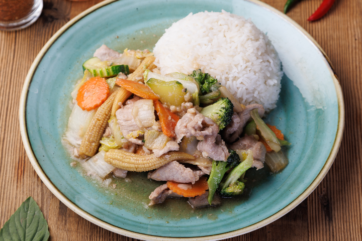 108. Émincé de Porc aux Légumes - Manira Wokshop