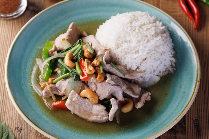 110. Emincé de Porc Sauté aux Noix de Cajou - Manira Wokshop