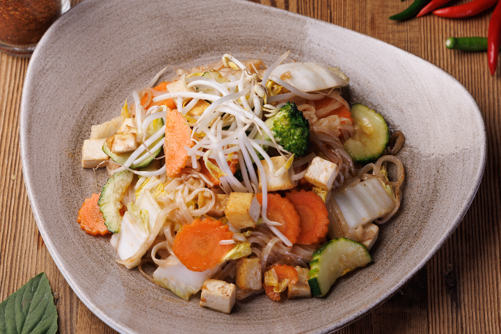 183. Nouilles Sautées aux Légumes et Tofu - Manira Wokshop