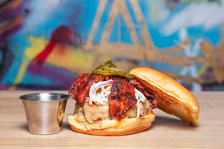 Bier BBQ "Nébuleuse" Burger - Black Tap - Craft Burgers & Beer