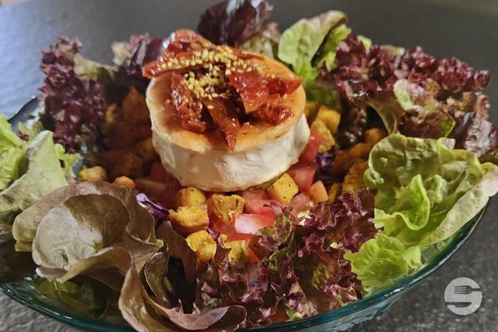 Grande Salade Chèvre Chaud - Arômes et Saveurs