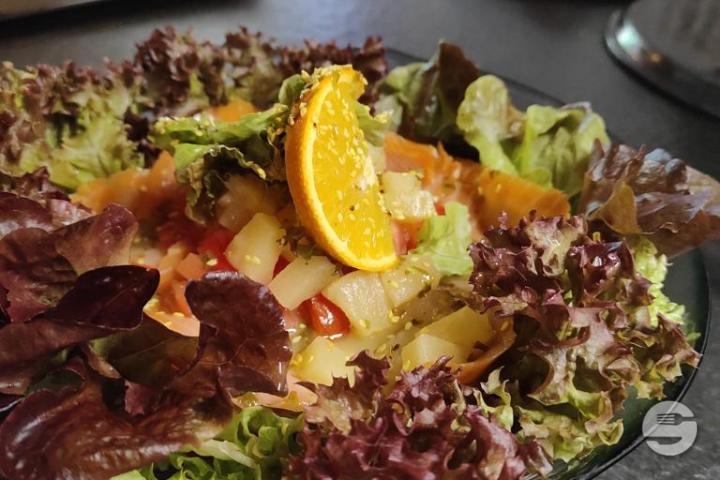Grande Salade de Saumon Fumé - Arômes et Saveurs