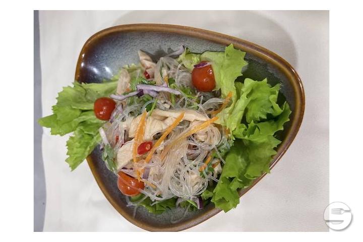 Thai Glasnudelsalat mit Pouletstreifen (scharf) - The Yard