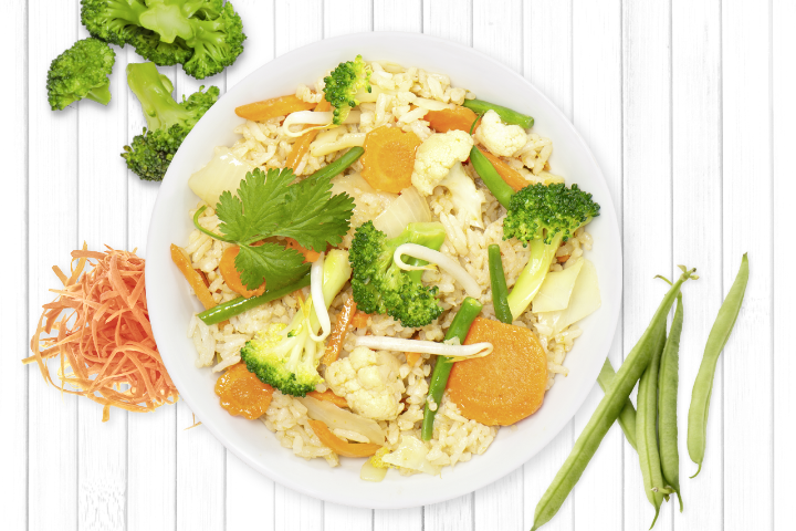 Gebratener Reis mit grünem Curry und Gemüse - My Thai