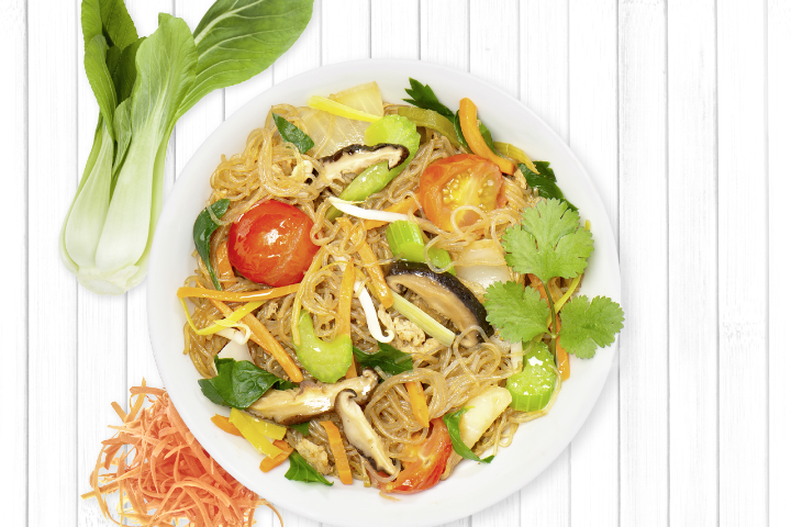 Gebratene Glasnudeln mit Sellerie und Pilzen - My Thai