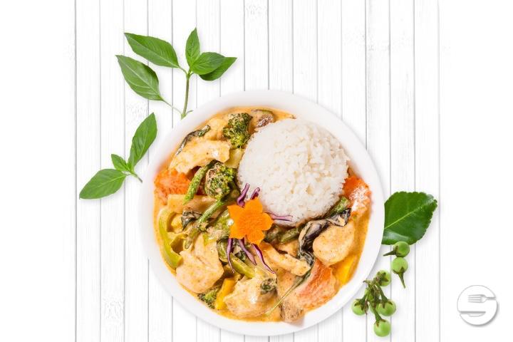 Rotes Curry mit Gemüse und Pouletstreifen - My Thai