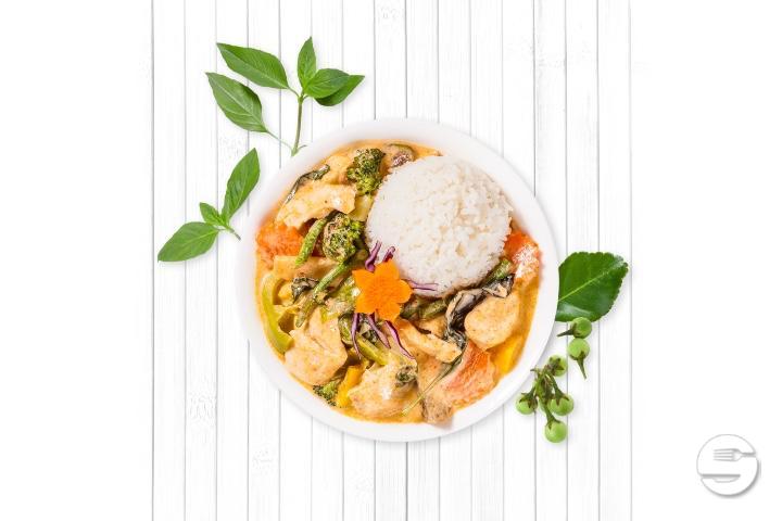Panaeng Curry mit Gemüse und Pouletstreifen - My Thai
