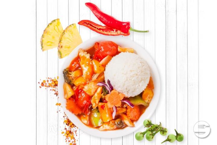 Gebratene Pouletstreifen "sweet & sour" mit Karotten, Zwiebeln und Ananas - My Thai