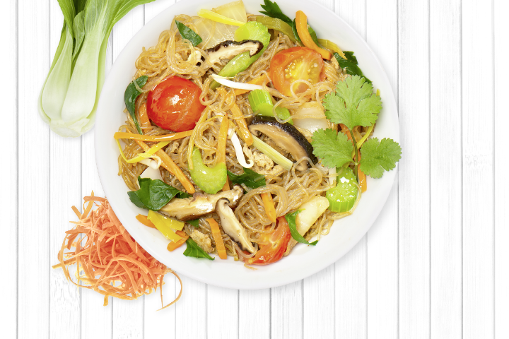 Gebratene Glasnudeln mit Crevetten, Eier und knackigem Gemüse - My Thai