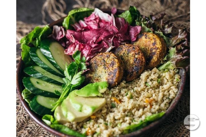 Quinoa Bowl mit 5 pieces Vegi Burgern - Yummy!Express Fusion