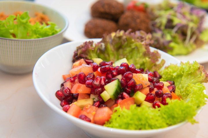 Granatapfel Salat / Salade Anar (Vegan) - NUUH Persian Cooking