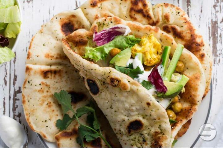 Naan with Vegetables - Restaurant Mahi