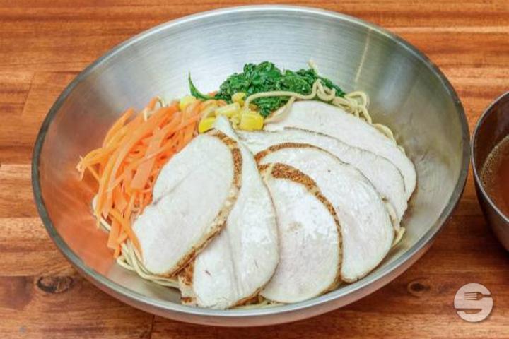 Chicken Noodles, Homemade Sauce - Noodles Bar