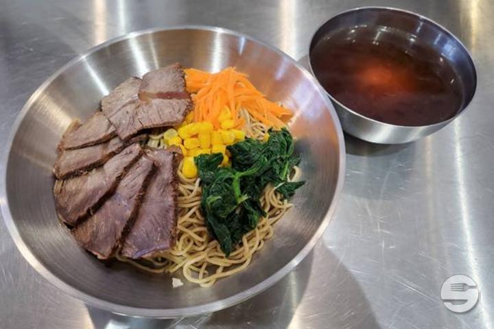 5 Spice Beef Vermicelli, Vegetarian Broth - Noodles Bar