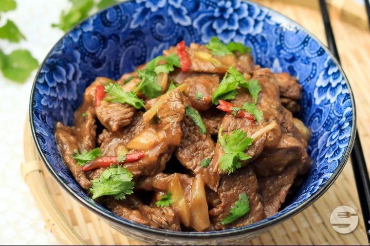 Stir-Fried Beef with Ginger - Tamnanthai