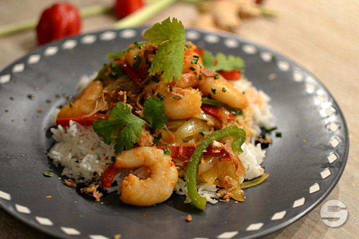 Stir-Fried Shrimps with Thai Basil - Tamnanthai