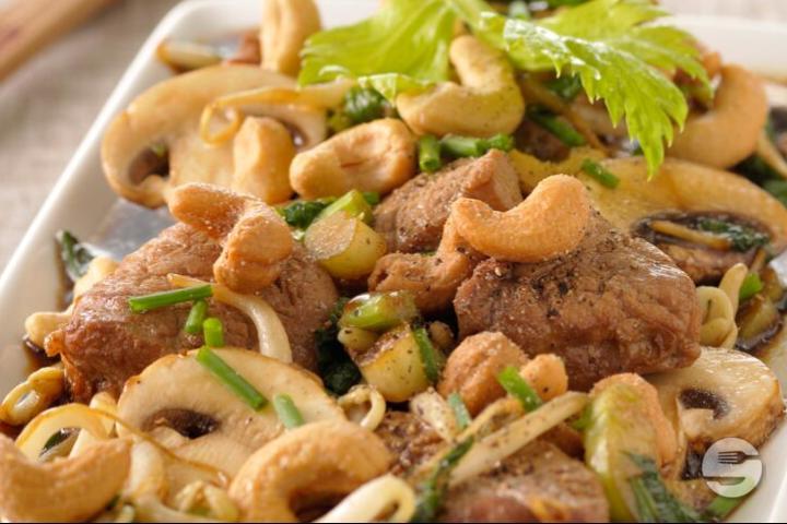 Stir-Fried Duck with Cashew Nuts - Tamnanthai