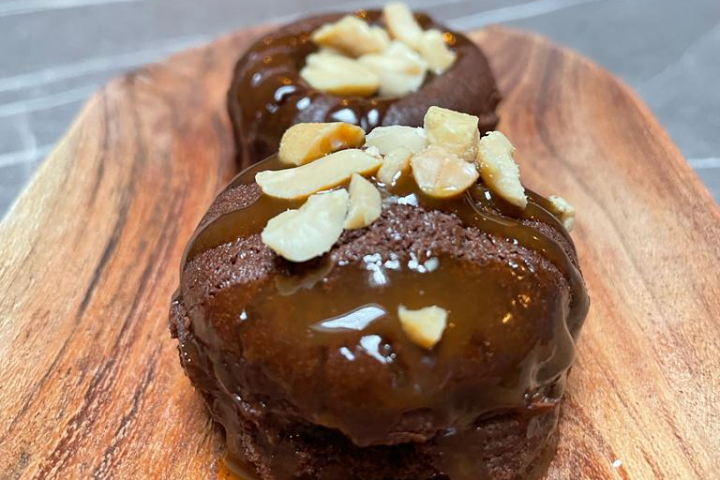 Brownies au Caramel et Cacahuètes grillés - Apéro Chill