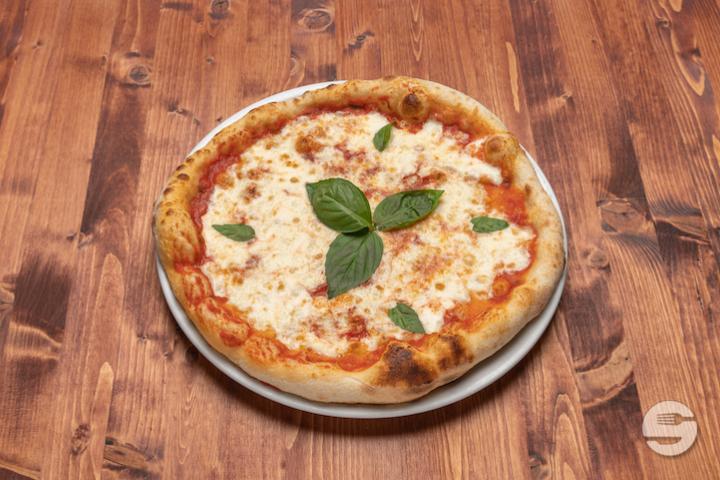 Pizza Margherita - La Piazza
