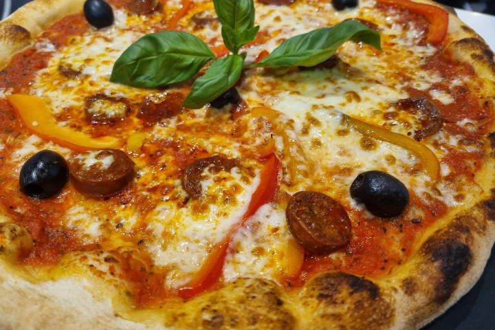 Pizza Diavola - Casa Fenicia
