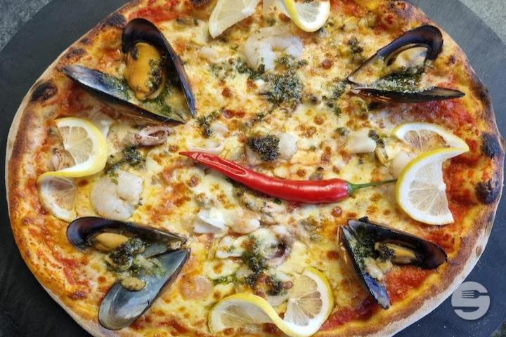 Pizza Frutti di Mare - Casa Fenicia