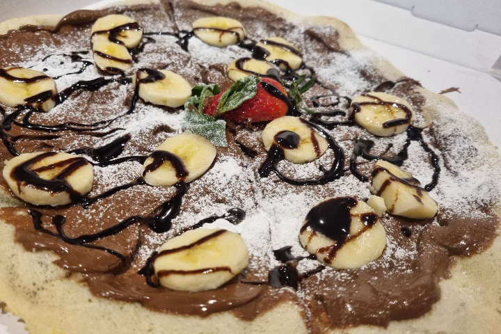 Pizza with Nutella and Banana - Casa Fenicia
