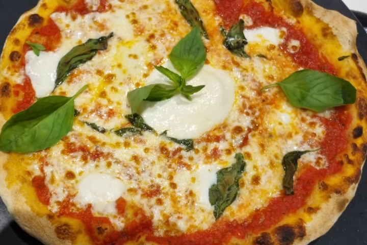 Pizza Burrata - Casa Fenicia