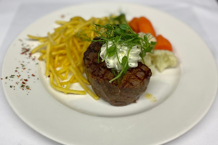 Argentinisches Angus Rindsfilet 220 g zusätzlich mit Riesencrevetten Surf & Turf - Keywest