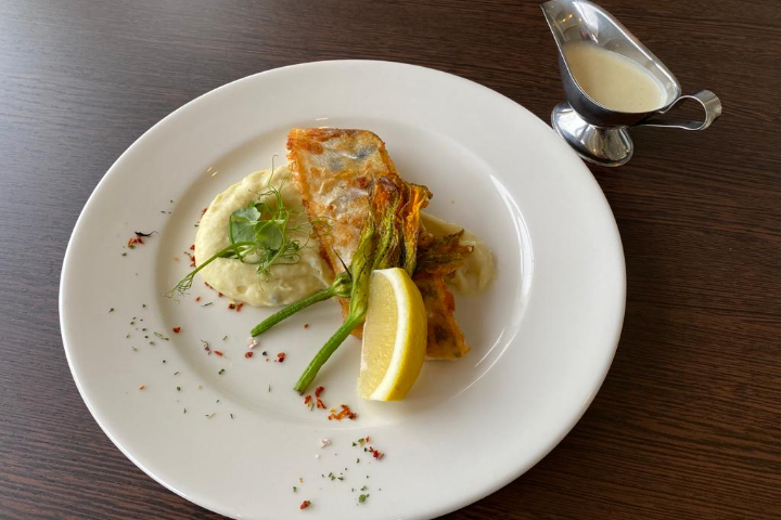 Trout fillets with lemon-dill cream sauce - Löwen Weiningen