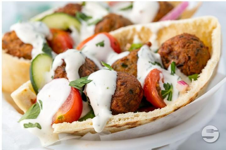 Falafel in Pocket Bread - Bistro Zollwyde